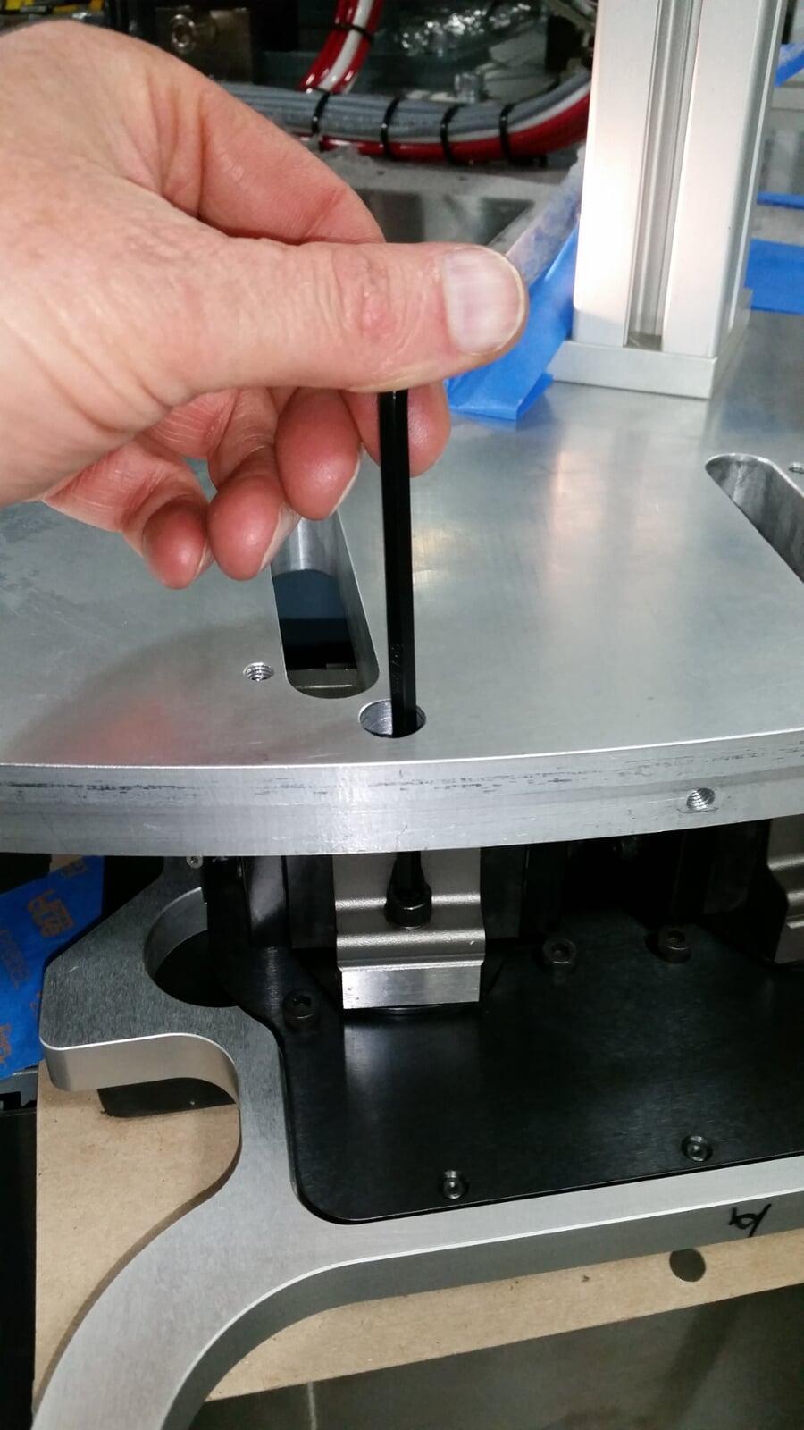 Assembly of a material handling conveyor pallet